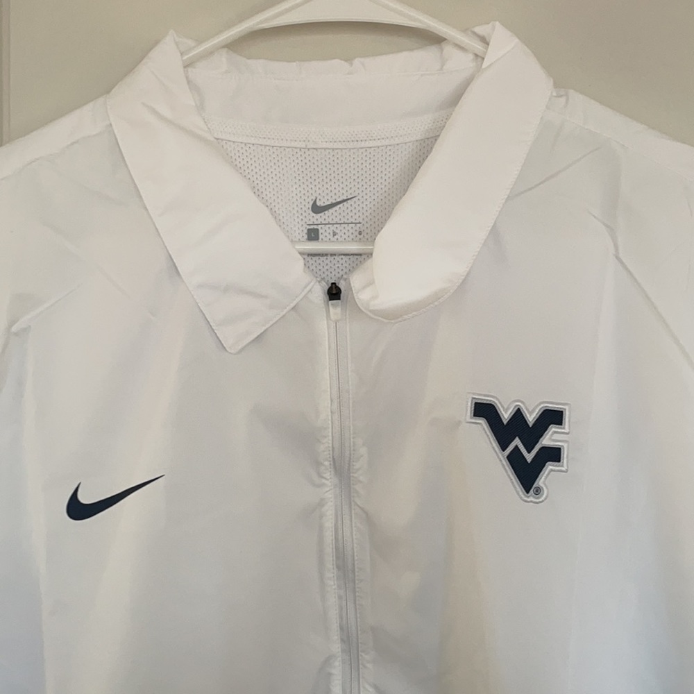 Nike - Picture 2 of 3